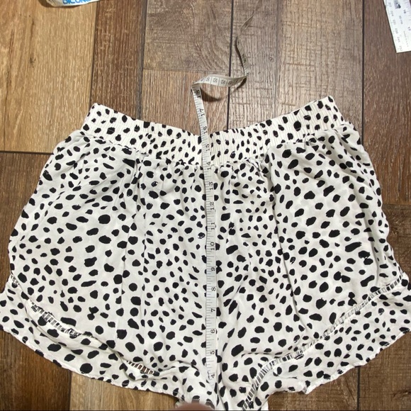 Goodnight Macaroon Shorts with Crochet Detailing Size Large - Picture 5 of 8